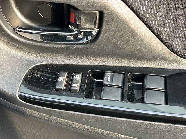 トヨタ ヴィッツ F LEDエディション 福島県 2017(平29)年 4万km シルバーM 純正ナビ　バックカメラ　フルセグＴＶ　ＡＭ／ＦＭ　前後ドラレコ　プッシュスタート　スマートキー　スペアキー　衝突軽減ブレーキ　オートライト　オートハイビーム　積み込み夏タイヤ　車線逸脱警報