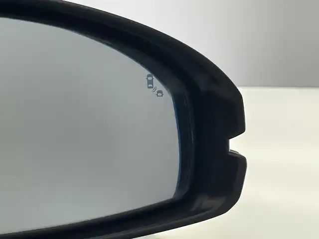 ホンダ ヴェゼル ハイブリッド e:HEV Z 愛知県 2021(令3)年 4.6万km プラチナホワイトパール 純正９型ディスプレイナビ　フルセグＴＶ　カープレイ対応　バックカメラ　ワイヤレス充電　ＥＴＣ２．０　ＢＳＭ　電動パーキングブレーキ　シートヒーター　衝突軽減　追従クルコン　ハンドル支援　ＬＥＤ　禁煙