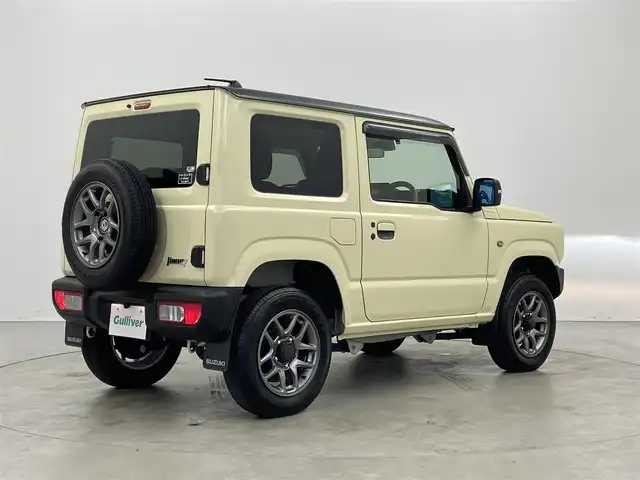 スズキ ジムニー XC 埼玉県 2023(令5)年 0.6万km シフォンアイボリーメタリックブラック2トーンルーフ 社外ディスプレイオーディオ　スズキセーフティサポート　シートヒーター　ＥＴＣ　クルーズコントロール　ＬＥＤヘッドライト　ドライブレコーダー　プッシュスタート　スマートキー　純正アルミホイール