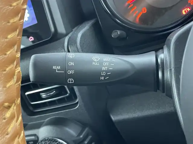 スズキ ジムニー XC 埼玉県 2023(令5)年 0.6万km シフォンアイボリーメタリックブラック2トーンルーフ 社外ディスプレイオーディオ　スズキセーフティサポート　シートヒーター　ＥＴＣ　クルーズコントロール　ＬＥＤヘッドライト　ドライブレコーダー　プッシュスタート　スマートキー　純正アルミホイール