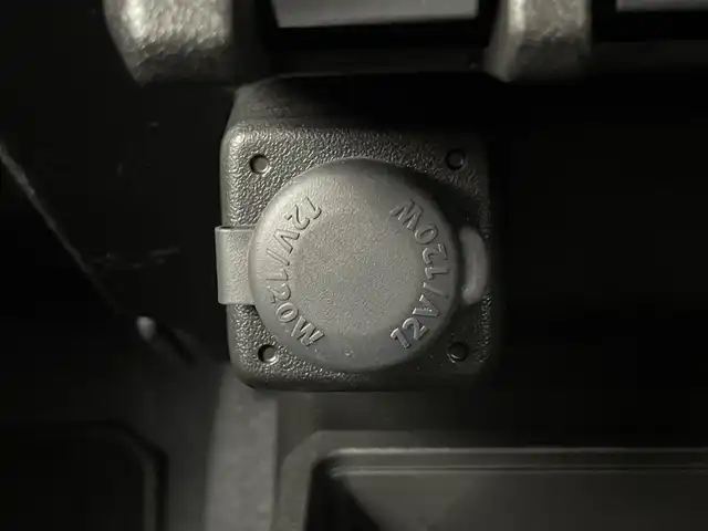 スズキ ジムニー XC 埼玉県 2023(令5)年 0.6万km シフォンアイボリーメタリックブラック2トーンルーフ 社外ディスプレイオーディオ　スズキセーフティサポート　シートヒーター　ＥＴＣ　クルーズコントロール　ＬＥＤヘッドライト　ドライブレコーダー　プッシュスタート　スマートキー　純正アルミホイール