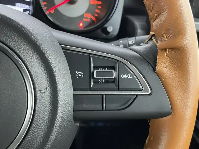 スズキ ジムニー XC 埼玉県 2023(令5)年 0.6万km シフォンアイボリーメタリックブラック2トーンルーフ 社外ディスプレイオーディオ　スズキセーフティサポート　シートヒーター　ＥＴＣ　クルーズコントロール　ＬＥＤヘッドライト　ドライブレコーダー　プッシュスタート　スマートキー　純正アルミホイール
