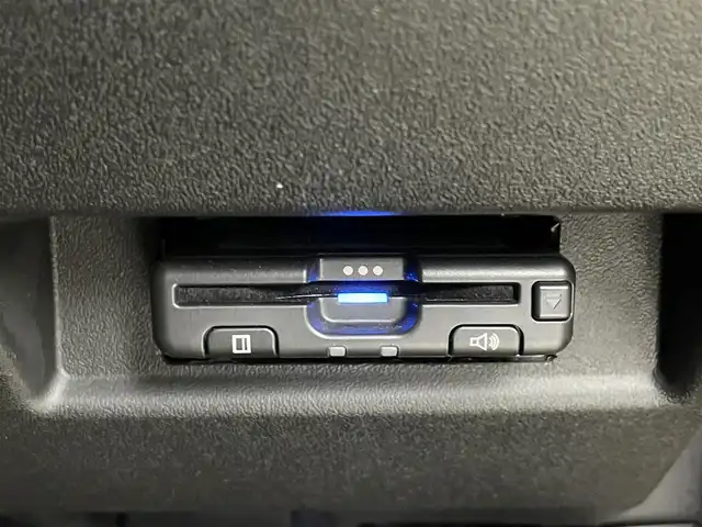 スズキ ジムニー XC 埼玉県 2023(令5)年 0.6万km シフォンアイボリーメタリックブラック2トーンルーフ 社外ディスプレイオーディオ　スズキセーフティサポート　シートヒーター　ＥＴＣ　クルーズコントロール　ＬＥＤヘッドライト　ドライブレコーダー　プッシュスタート　スマートキー　純正アルミホイール