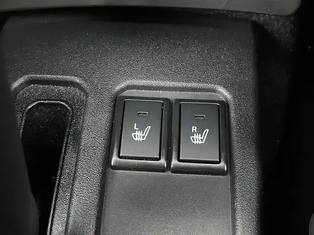 スズキ ジムニー XC 埼玉県 2023(令5)年 0.6万km シフォンアイボリーメタリックブラック2トーンルーフ 社外ディスプレイオーディオ　スズキセーフティサポート　シートヒーター　ＥＴＣ　クルーズコントロール　ＬＥＤヘッドライト　ドライブレコーダー　プッシュスタート　スマートキー　純正アルミホイール