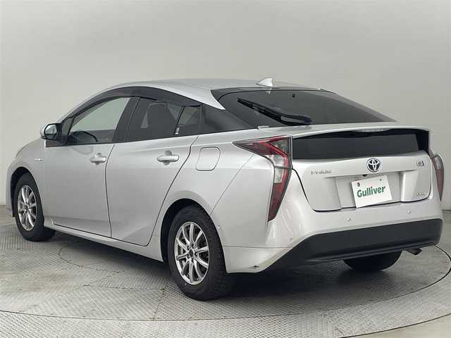トヨタ プリウス A 道央・札幌 2017(平29)年 6.2万km シルバーM ・４WD/・寒冷地仕様/・純正SDナビ/・ドライブレコーダー/・CD/DVD/SD/BT/USB/フルセグTV/・全方位カメラ/・ビルトインETC/・プリクラッシュセーフティー/・１００V充電/・レーンキープアシスト/・レーダークルーズコントロール/・前後コーナーセンサー/・ブラインドスポットモニター/・横滑り防止装置/・オートマチックハイビーム/・オートライト/・LEDヘッドライト/・アイドリングストップ/・社外15インチAW/・プッシュスタート/・スマートキー/・純正フロアマット