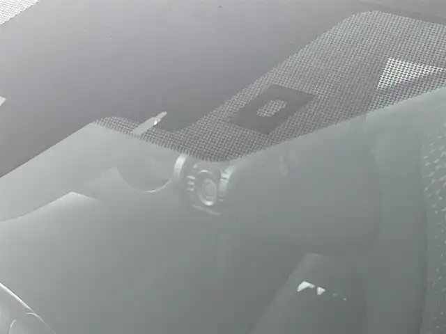 トヨタ プリウス A 道央・札幌 2017(平29)年 6.2万km シルバーM ・４WD/・寒冷地仕様/・純正SDナビ/・ドライブレコーダー/・CD/DVD/SD/BT/USB/フルセグTV/・全方位カメラ/・ビルトインETC/・プリクラッシュセーフティー/・１００V充電/・レーンキープアシスト/・レーダークルーズコントロール/・前後コーナーセンサー/・ブラインドスポットモニター/・横滑り防止装置/・オートマチックハイビーム/・オートライト/・LEDヘッドライト/・アイドリングストップ/・社外15インチAW/・プッシュスタート/・スマートキー/・純正フロアマット