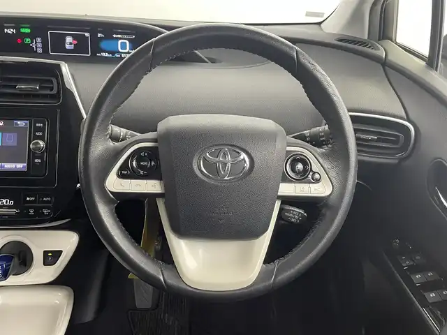 トヨタ プリウス A 道央・札幌 2017(平29)年 6.2万km シルバーM ・４WD/・寒冷地仕様/・純正SDナビ/・ドライブレコーダー/・CD/DVD/SD/BT/USB/フルセグTV/・全方位カメラ/・ビルトインETC/・プリクラッシュセーフティー/・１００V充電/・レーンキープアシスト/・レーダークルーズコントロール/・前後コーナーセンサー/・ブラインドスポットモニター/・横滑り防止装置/・オートマチックハイビーム/・オートライト/・LEDヘッドライト/・アイドリングストップ/・社外15インチAW/・プッシュスタート/・スマートキー/・純正フロアマット