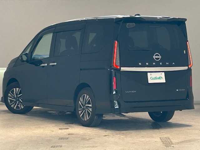 日産 セレナ e－パワー ルキシオン 宮城県 2023(令5)年 4万km ダイヤモンドブラック 純正ナビ/アラウンドビュー/フルセグTV/Bluetooth、CD/プロパイロット/リモートパーキング/インテリジェントエマージェンシーブレーキ/車線逸脱防止支援システム/オートマチックハイビーム/アクティブ・フロント・ライティング・システム/標識検知機能/ビークルダイナミクスコントロール/ヒルスタートアシスト/前後コーナーセンサー/ヘッドアップディスプレイ/ワイヤレス充電/両側パワースライドドア/後部座席サンシェード/HDMI/ハンドルヒーター/全席シートヒーター/LEDヘッドライト/フォグランプ/オートライト/純正ビルトインETC2.0/純正アルミホイール/純正フロアマット