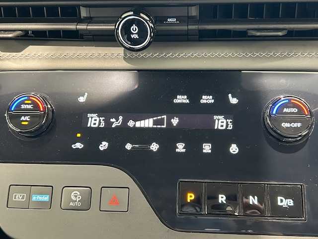 日産 セレナ e－パワー ルキシオン 宮城県 2023(令5)年 4万km ダイヤモンドブラック 純正ナビ/アラウンドビュー/フルセグTV/Bluetooth、CD/プロパイロット/リモートパーキング/インテリジェントエマージェンシーブレーキ/車線逸脱防止支援システム/オートマチックハイビーム/アクティブ・フロント・ライティング・システム/標識検知機能/ビークルダイナミクスコントロール/ヒルスタートアシスト/前後コーナーセンサー/ヘッドアップディスプレイ/ワイヤレス充電/両側パワースライドドア/後部座席サンシェード/HDMI/ハンドルヒーター/全席シートヒーター/LEDヘッドライト/フォグランプ/オートライト/純正ビルトインETC2.0/純正アルミホイール/純正フロアマット