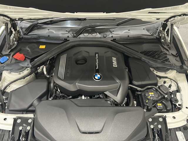ＢＭＷ ３２０ｉ xDriveツーリングMスポーツEDシャドー 新潟県 2019(平31)年 3.6万km アルピンホワイトⅢ エディションシャドー特別装備/・ブラックキドニーグリル/・専用ダークカラーLEDヘッドライト/・専用ダークカラーLEDテールライト/・専用19インチMライトアロイホイール（オービットグレー）/・マルチディスプレイメーターパネル/・ブラックダコタレザーシート/・ステンレスペダル及びフットレスト/8.8インチHDDナビゲーションシステム/TV/FM/AM/Bluetooth/APPLECARPLAY/リアビューカメラ/ACC　ストップ＆ゴー/前車接近警告機能/アクティブクルーズコントロール/ダイナミックスタビリティコントロール/レーンディパーチャーウォーニング/パークディスタンスコントロール/コンフォートアクセス/アダプティブLEDヘッドライト/パワーバックドア/ETC2.0/シートヒーター/パワーシート（D/N席）