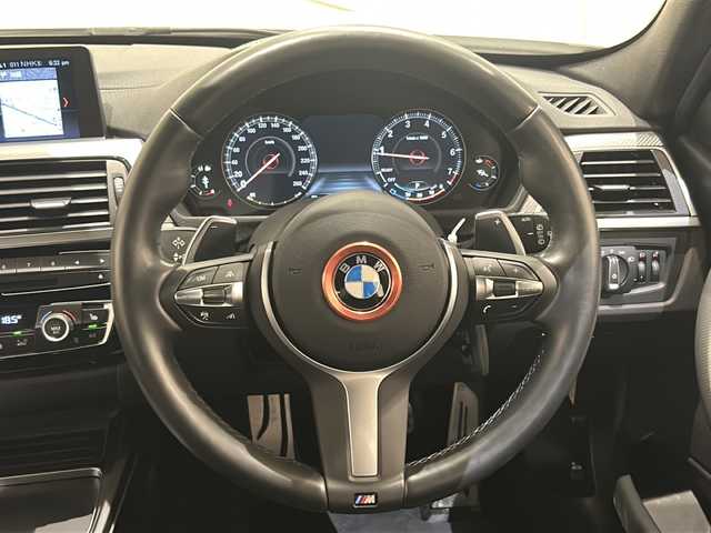 ＢＭＷ ３２０ｉ xDriveツーリングMスポーツEDシャドー 新潟県 2019(平31)年 3.6万km アルピンホワイトⅢ エディションシャドー特別装備/・ブラックキドニーグリル/・専用ダークカラーLEDヘッドライト/・専用ダークカラーLEDテールライト/・専用19インチMライトアロイホイール（オービットグレー）/・マルチディスプレイメーターパネル/・ブラックダコタレザーシート/・ステンレスペダル及びフットレスト/8.8インチHDDナビゲーションシステム/TV/FM/AM/Bluetooth/APPLECARPLAY/リアビューカメラ/ACC　ストップ＆ゴー/前車接近警告機能/アクティブクルーズコントロール/ダイナミックスタビリティコントロール/レーンディパーチャーウォーニング/パークディスタンスコントロール/コンフォートアクセス/アダプティブLEDヘッドライト/パワーバックドア/ETC2.0/シートヒーター/パワーシート（D/N席）