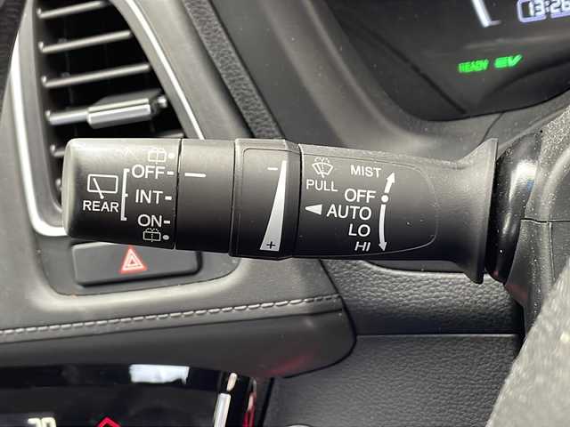 ホンダ ヴェゼル ハイブリッド Z ホンダセンシング 千葉県 2019(令1)年 6.1万km クリスタルブラックパール 純正ナビ/　CD/DVD/Bluetooth/フルセグTV/ホンダセンシング/レーダークルーズコントロール/レーンキープアシスト/衝突軽減ブレーキ/オートライト/ルーフレール/ビルトインETC/前方ドラレコ/前席シートヒーター/ハーフレザーシート/LEDライト/社外アルミホイール/パドルシフト/社外アルミホイール/バックカメラ/フロアマット