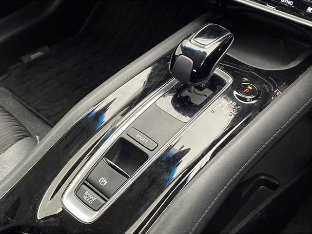 ホンダ ヴェゼル ハイブリッド Z ホンダセンシング 千葉県 2019(令1)年 6.1万km クリスタルブラックパール 純正ナビ/　CD/DVD/Bluetooth/フルセグTV/ホンダセンシング/レーダークルーズコントロール/レーンキープアシスト/衝突軽減ブレーキ/オートライト/ルーフレール/ビルトインETC/前方ドラレコ/前席シートヒーター/ハーフレザーシート/LEDライト/社外アルミホイール/パドルシフト/社外アルミホイール/バックカメラ/フロアマット