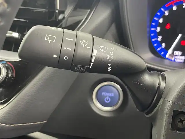 トヨタ カローラツーリング ハイブリッド ダブルバイビー 埼玉県 2021(令3)年 3万km ブラックマイカ 純正ナビ　/Bluetooth/フルセグTV/バックカメラ　/前後ドライブレコーダー　/ビルトインＥＴＣ　/シートヒーター　/ステアリングヒーター　/オートマティックハイビーム　/レーダークルーズコントロール　/衝突軽減システム　/ブレードホールド/電子パーキング/コーナーセンサー/レーンキープアシスト/純正17インチアルミホイール/LEDヘッドライト/純正フロアマット/ドアバイザー/スマートキー
