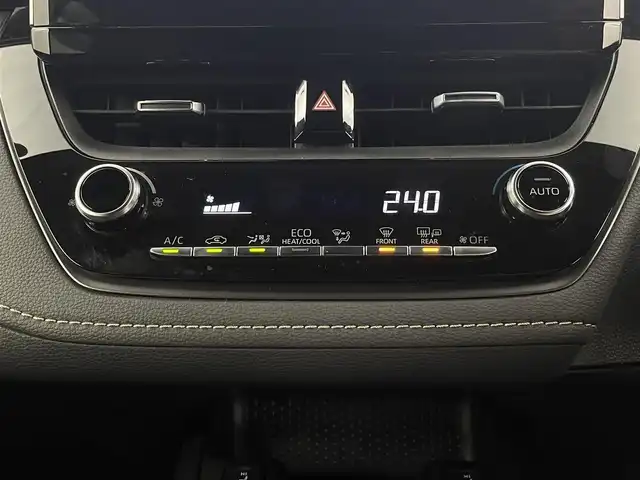 トヨタ カローラツーリング ハイブリッド ダブルバイビー 埼玉県 2021(令3)年 3万km ブラックマイカ 純正ナビ　/Bluetooth/フルセグTV/バックカメラ　/前後ドライブレコーダー　/ビルトインＥＴＣ　/シートヒーター　/ステアリングヒーター　/オートマティックハイビーム　/レーダークルーズコントロール　/衝突軽減システム　/ブレードホールド/電子パーキング/コーナーセンサー/レーンキープアシスト/純正17インチアルミホイール/LEDヘッドライト/純正フロアマット/ドアバイザー/スマートキー