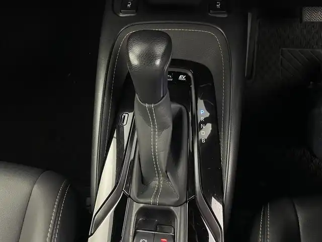 トヨタ カローラツーリング ハイブリッド ダブルバイビー 埼玉県 2021(令3)年 3万km ブラックマイカ 純正ナビ　/Bluetooth/フルセグTV/バックカメラ　/前後ドライブレコーダー　/ビルトインＥＴＣ　/シートヒーター　/ステアリングヒーター　/オートマティックハイビーム　/レーダークルーズコントロール　/衝突軽減システム　/ブレードホールド/電子パーキング/コーナーセンサー/レーンキープアシスト/純正17インチアルミホイール/LEDヘッドライト/純正フロアマット/ドアバイザー/スマートキー