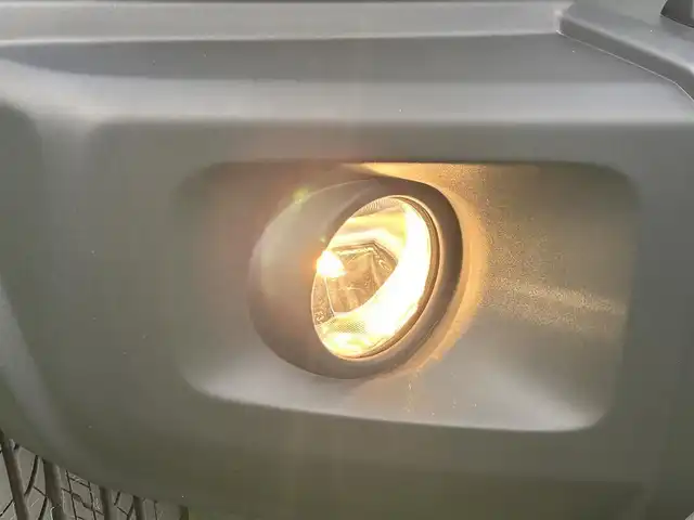 スズキ ジムニー ノマド FC 香川県 2025(令7)年 0.1千km アークティックホワイトパール スズキセーフティーサポート/・衝突被害軽減ブレーキ/・誤発進抑制機能/・車線逸脱警報/・アダプティブクルーズコントロール/・先行車発進お知らせ機能/シートヒーター/ヒーテッドドアミラー/コーナーセンサー/革巻きステアリング/ステアリングリモコン/純正アルミホイール15インチ/アイドリングストップ/パワーウィンドウ/オートエアコン/ETC/スマートキー/プッシュスタート