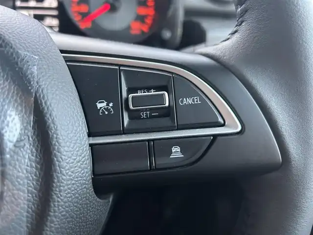 スズキ ジムニー ノマド FC 香川県 2025(令7)年 0.1千km アークティックホワイトパール スズキセーフティーサポート/・衝突被害軽減ブレーキ/・誤発進抑制機能/・車線逸脱警報/・アダプティブクルーズコントロール/・先行車発進お知らせ機能/シートヒーター/ヒーテッドドアミラー/コーナーセンサー/革巻きステアリング/ステアリングリモコン/純正アルミホイール15インチ/アイドリングストップ/パワーウィンドウ/オートエアコン/ETC/スマートキー/プッシュスタート