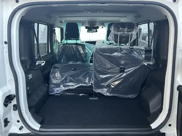 スズキ ジムニー ノマド FC 香川県 2025(令7)年 0.1千km アークティックホワイトパール スズキセーフティーサポート/・衝突被害軽減ブレーキ/・誤発進抑制機能/・車線逸脱警報/・アダプティブクルーズコントロール/・先行車発進お知らせ機能/シートヒーター/ヒーテッドドアミラー/コーナーセンサー/革巻きステアリング/ステアリングリモコン/純正アルミホイール15インチ/アイドリングストップ/パワーウィンドウ/オートエアコン/ETC/スマートキー/プッシュスタート