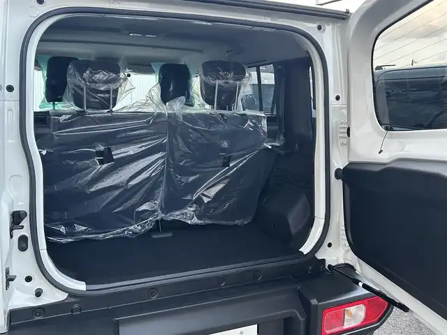 スズキ ジムニー ノマド FC 香川県 2025(令7)年 0.1千km アークティックホワイトパール スズキセーフティーサポート/・衝突被害軽減ブレーキ/・誤発進抑制機能/・車線逸脱警報/・アダプティブクルーズコントロール/・先行車発進お知らせ機能/シートヒーター/ヒーテッドドアミラー/コーナーセンサー/革巻きステアリング/ステアリングリモコン/純正アルミホイール15インチ/アイドリングストップ/パワーウィンドウ/オートエアコン/ETC/スマートキー/プッシュスタート