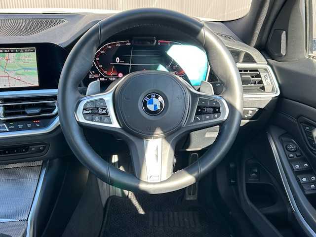 ＢＭＷ ３２０ｄ xDrive Mスポーツ 道東・釧路十勝 2019(令1)年 6万km アルピンホワイトⅢ ４WD/BMWライブ・コックピット：/　12.3インチ マルチ・ディスプレイ・メーター・パネル /　10.25インチ ワイド・コントロール・ディスプレイ/　HDDナビゲーション・システム/ BT/USB/type-c/リアビューカメラ/ミラーETC/ドライビング・アシスト・プロフェッショナル/レーンキーピングアシスト/アクティブクルーズコントロール/パークディスタンスコントロール/パーキングアシスト/ハーフレザーシート/フロントパワーシート/フロントシートヒーティング/パワーバックドア/ワイヤレス充電/純正18インチAW/純正フロアマット/取扱説明書/保証書