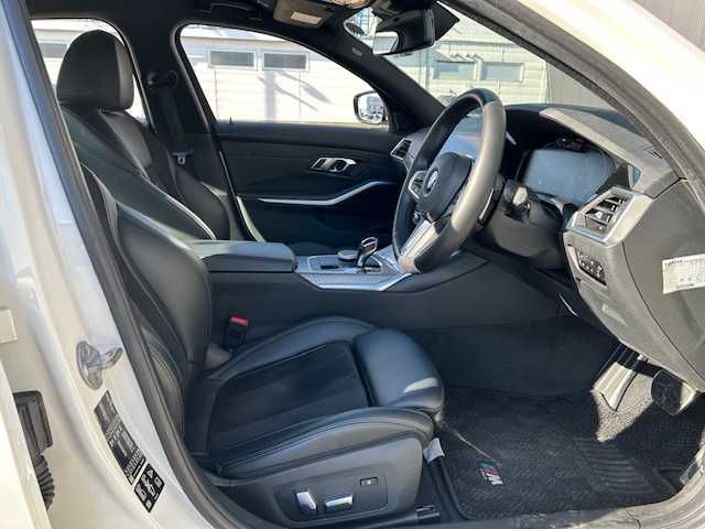 ＢＭＷ ３２０ｄ xDrive Mスポーツ 道東・釧路十勝 2019(令1)年 6万km アルピンホワイトⅢ ４WD/BMWライブ・コックピット：/　12.3インチ マルチ・ディスプレイ・メーター・パネル /　10.25インチ ワイド・コントロール・ディスプレイ/　HDDナビゲーション・システム/ BT/USB/type-c/リアビューカメラ/ミラーETC/ドライビング・アシスト・プロフェッショナル/レーンキーピングアシスト/アクティブクルーズコントロール/パークディスタンスコントロール/パーキングアシスト/ハーフレザーシート/フロントパワーシート/フロントシートヒーティング/パワーバックドア/ワイヤレス充電/純正18インチAW/純正フロアマット/取扱説明書/保証書