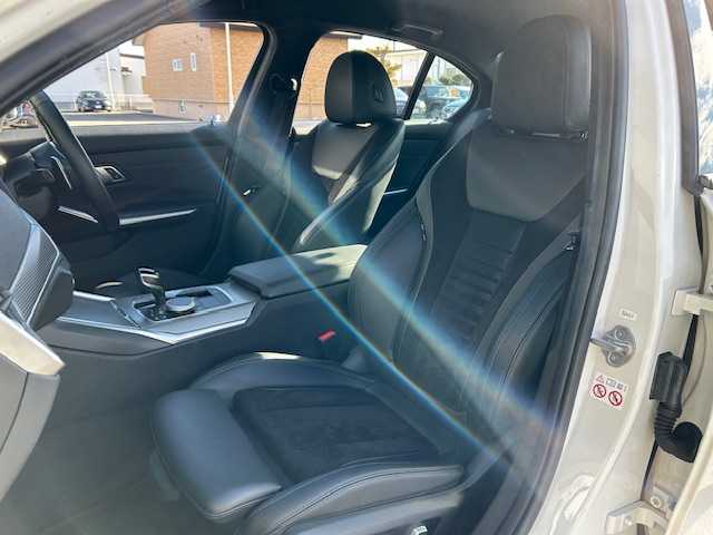 ＢＭＷ ３２０ｄ xDrive Mスポーツ 道東・釧路十勝 2019(令1)年 6万km アルピンホワイトⅢ ４WD/BMWライブ・コックピット：/　12.3インチ マルチ・ディスプレイ・メーター・パネル /　10.25インチ ワイド・コントロール・ディスプレイ/　HDDナビゲーション・システム/ BT/USB/type-c/リアビューカメラ/ミラーETC/ドライビング・アシスト・プロフェッショナル/レーンキーピングアシスト/アクティブクルーズコントロール/パークディスタンスコントロール/パーキングアシスト/ハーフレザーシート/フロントパワーシート/フロントシートヒーティング/パワーバックドア/ワイヤレス充電/純正18インチAW/純正フロアマット/取扱説明書/保証書