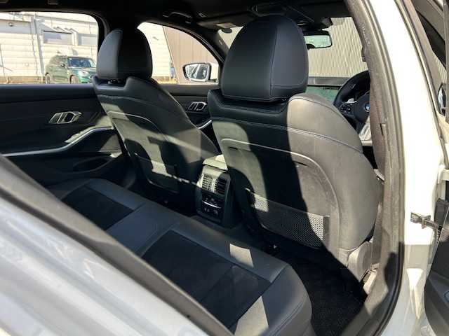 ＢＭＷ ３２０ｄ xDrive Mスポーツ 道東・釧路十勝 2019(令1)年 6万km アルピンホワイトⅢ ４WD/BMWライブ・コックピット：/　12.3インチ マルチ・ディスプレイ・メーター・パネル /　10.25インチ ワイド・コントロール・ディスプレイ/　HDDナビゲーション・システム/ BT/USB/type-c/リアビューカメラ/ミラーETC/ドライビング・アシスト・プロフェッショナル/レーンキーピングアシスト/アクティブクルーズコントロール/パークディスタンスコントロール/パーキングアシスト/ハーフレザーシート/フロントパワーシート/フロントシートヒーティング/パワーバックドア/ワイヤレス充電/純正18インチAW/純正フロアマット/取扱説明書/保証書