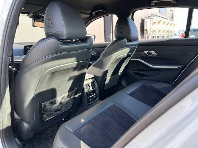 ＢＭＷ ３２０ｄ xDrive Mスポーツ 道東・釧路十勝 2019(令1)年 6万km アルピンホワイトⅢ ４WD/BMWライブ・コックピット：/　12.3インチ マルチ・ディスプレイ・メーター・パネル /　10.25インチ ワイド・コントロール・ディスプレイ/　HDDナビゲーション・システム/ BT/USB/type-c/リアビューカメラ/ミラーETC/ドライビング・アシスト・プロフェッショナル/レーンキーピングアシスト/アクティブクルーズコントロール/パークディスタンスコントロール/パーキングアシスト/ハーフレザーシート/フロントパワーシート/フロントシートヒーティング/パワーバックドア/ワイヤレス充電/純正18インチAW/純正フロアマット/取扱説明書/保証書