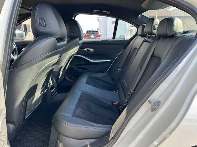 ＢＭＷ ３２０ｄ xDrive Mスポーツ 道東・釧路十勝 2019(令1)年 6万km アルピンホワイトⅢ ４WD/BMWライブ・コックピット：/　12.3インチ マルチ・ディスプレイ・メーター・パネル /　10.25インチ ワイド・コントロール・ディスプレイ/　HDDナビゲーション・システム/ BT/USB/type-c/リアビューカメラ/ミラーETC/ドライビング・アシスト・プロフェッショナル/レーンキーピングアシスト/アクティブクルーズコントロール/パークディスタンスコントロール/パーキングアシスト/ハーフレザーシート/フロントパワーシート/フロントシートヒーティング/パワーバックドア/ワイヤレス充電/純正18インチAW/純正フロアマット/取扱説明書/保証書