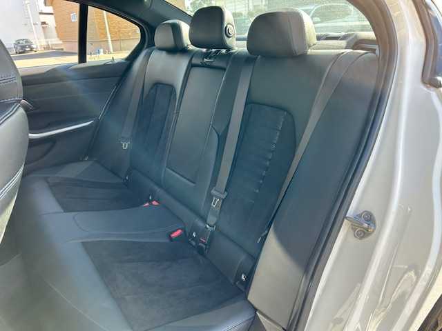 ＢＭＷ ３２０ｄ xDrive Mスポーツ 道東・釧路十勝 2019(令1)年 6万km アルピンホワイトⅢ ４WD/BMWライブ・コックピット：/　12.3インチ マルチ・ディスプレイ・メーター・パネル /　10.25インチ ワイド・コントロール・ディスプレイ/　HDDナビゲーション・システム/ BT/USB/type-c/リアビューカメラ/ミラーETC/ドライビング・アシスト・プロフェッショナル/レーンキーピングアシスト/アクティブクルーズコントロール/パークディスタンスコントロール/パーキングアシスト/ハーフレザーシート/フロントパワーシート/フロントシートヒーティング/パワーバックドア/ワイヤレス充電/純正18インチAW/純正フロアマット/取扱説明書/保証書