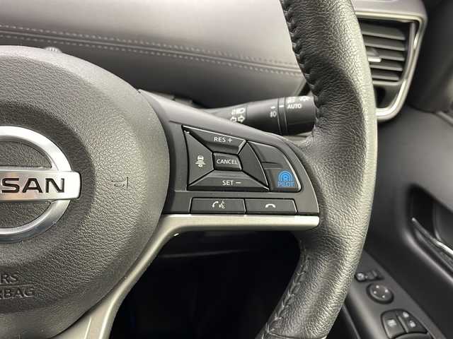 日産 セレナ e－パワー ハイウェイスター V 宮城県 2020(令2)年 2.4万km ダイヤモンドブラック 禁煙車/純正フリップダウンモニター/プロパイロット/インテリジェントパーキングアシスト/エマージェンシーブレーキ/アダプティブヘッドライト/車線逸脱警報/車線逸脱防止支援システム/後側方車両検知警報/速度標識表示/道路標識表示/10インチメーカーオプションナビ/（BT.SD.AM.FM.CD.DVD.USB）/アラウンドビューモニター/フルセグテレビ/純正ドライブレコーダー（FR）/ビルトインETC/両側パワースライドドア/ハンズフリーオートスライドドア/電動パーキングブレーキ/AUTOHOLD/革巻きステアリング/ステアリングスイッチ/プッシュスタート/スマートキー/3列シート/ロールサンシェード/シートバックテーブル/純正フロアマット/純正15インチアルミホイール/LEDヘッドライト/LEDフォグランプ/横滑り防止機能