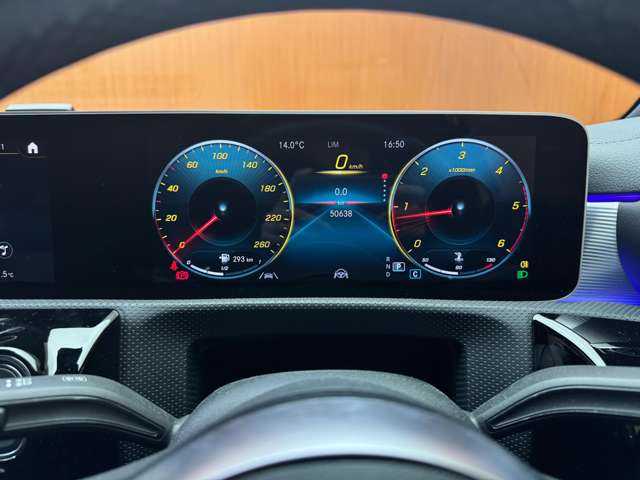 メルセデス・ベンツ Ａ２００ｄ AMGライン 千葉県 2019(令1)年 5.1万km イリジウムシルバー レザーエクスクルーシブＰＫＧ　/アドバンスドＰＫＧ　/パノラマＳＲ　/灰黒革シート　/ＨＵＤ　/Ｂｕｒｍｅｓｔｅｒサウンド　/ＡＣＣ　/ナビ　/ＴＶ　/３６０°Ｂｌｕｅｔｏｏｔｈ接続　/シートＨ　/ＲＳＰ　/ドラレコ　/ＥＴＣ