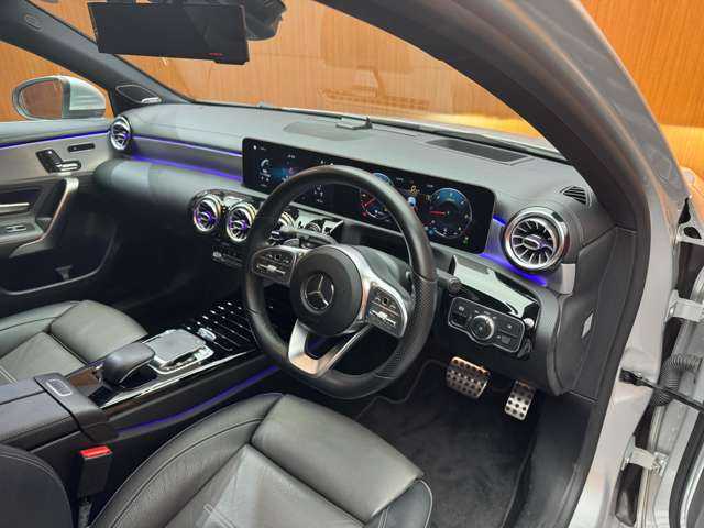 メルセデス・ベンツ Ａ２００ｄ AMGライン 千葉県 2019(令1)年 5.1万km イリジウムシルバー レザーエクスクルーシブＰＫＧ　/アドバンスドＰＫＧ　/パノラマＳＲ　/灰黒革シート　/ＨＵＤ　/Ｂｕｒｍｅｓｔｅｒサウンド　/ＡＣＣ　/ナビ　/ＴＶ　/３６０°Ｂｌｕｅｔｏｏｔｈ接続　/シートＨ　/ＲＳＰ　/ドラレコ　/ＥＴＣ