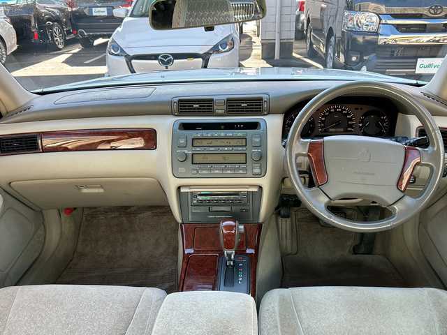 トヨタ クラウン ロイヤル ロイヤルエクストラ LTD 愛知県 2001(平13)年 8.8万km ホワイトパールクリスタルシャイン/シルバーマイカM ワンオーナー/禁煙車/純正CDデッキ/運転席パワーシート/クルーズコントロール/キーレス/オートライト/フォグライト/ハロゲンヘッドライト/純正フロアマット/純正ドアバイザー/電格ミラー/スペアタイヤ/取扱説明書/保証書/点検記録簿/その他H26.H28.H30.R2.R4.R6