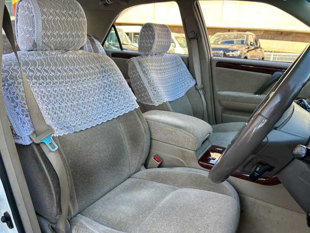 トヨタ クラウン ロイヤル ロイヤルエクストラ LTD 愛知県 2001(平13)年 8.8万km ホワイトパールクリスタルシャイン/シルバーマイカM ワンオーナー/禁煙車/純正CDデッキ/運転席パワーシート/クルーズコントロール/キーレス/オートライト/フォグライト/ハロゲンヘッドライト/純正フロアマット/純正ドアバイザー/電格ミラー/スペアタイヤ/取扱説明書/保証書/点検記録簿/その他H26.H28.H30.R2.R4.R6