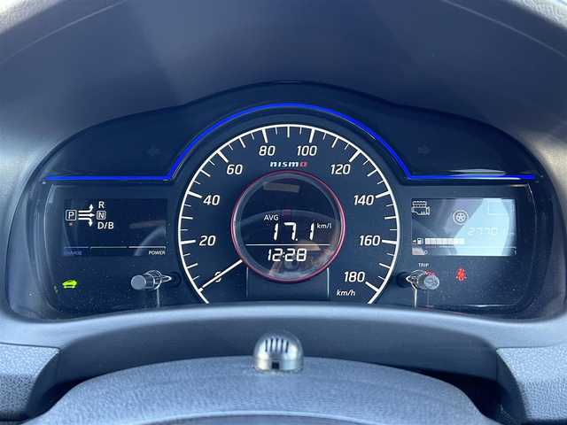 日産 ノート e－パワー ニスモ 千葉県 2017(平29)年 2.8万km ダークメタルグレー エマージェンシーブレーキ/アラウンドビューカメラ/インテリジェントルームミラー/純正SDナビ【MM317D-W】/・CD/DVD/MSV/Bluetooth/フルセグ/インテリジェントキー/クルーズコントロール/コーナーセンサー/純正16インチアルミホイール/純正LEDヘッドライト/純正ドライブレコーダー/ETC/本革巻きステアリング/ドアバイザー