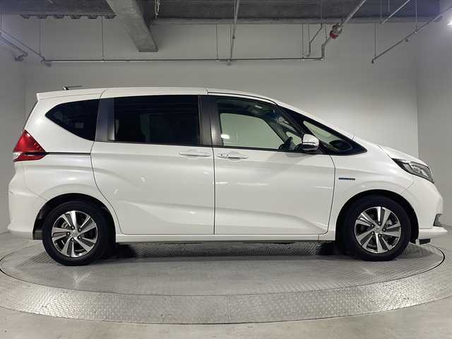 ホンダ フリード ハイブリット G ホンダセンシング 神奈川県 2021(令3)年 3.1万km プラチナホワイトパール 純正9インチナビ/CD&DVD&BT&SD&USB&HDIM&フルセグTV/バックカメラ/ビルトインETC/両側パワースライドドア/ハーフレザーシート/シートヒーター前席/ホンダセンシング/衝突軽減ブレーキ/誤発進抑制機能/後方後発進抑制機能/歩行者事故低減ステアリング/アダプティブクルーズコントロール/車線維持支援システム/路外逸脱抑制機能/先行車発進お知らせ機能/標識認識機能
