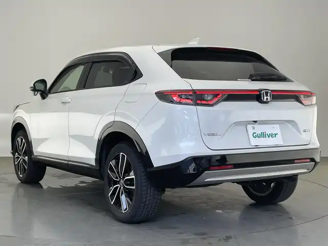 ホンダ ヴェゼル ハイブリッド e:HEV Z 愛知県 2021(令3)年 4万km パール 純正９型ディスプレイナビ　フルセグＴＶ　カープレ対応　バックカメラ　ワイヤレス充電　ＥＴＣ２．０　ＢＳＭ　電動パーキングブレーキ　ホンダセンシング　衝突軽減装置　追従クルコン　ハンドル支援　禁煙車/Honda SENSING/ブラインドスポットインフォメーション/ 後退出庫サポート/ Honda CONNECTディスプレー＋ETC2.0車載器＋ワイヤレス充電器/親水/ヒーテッドドアミラー＋熱線入りフロントウインドウ＋運転席助手席シートヒーター/ハンズフリーアクセスパワーテールゲート(予約クローズ機能付)/LEDシーケンシャルターンシグナルランプ/コンビシート/18インチアルミホイール