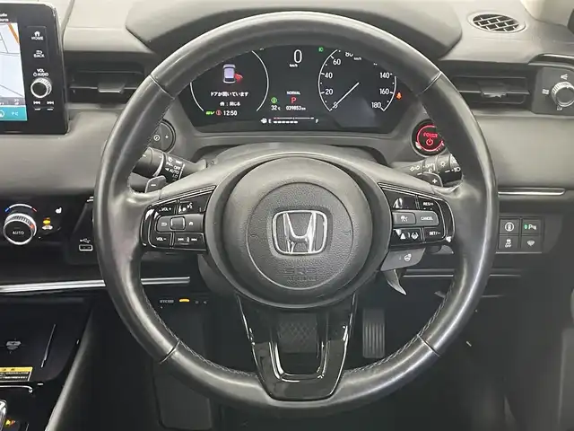 ホンダ ヴェゼル ハイブリッド e:HEV Z 愛知県 2021(令3)年 4万km パール 純正９型ディスプレイナビ　フルセグＴＶ　カープレ対応　バックカメラ　ワイヤレス充電　ＥＴＣ２．０　ＢＳＭ　電動パーキングブレーキ　ホンダセンシング　衝突軽減装置　追従クルコン　ハンドル支援　禁煙車/Honda SENSING/ブラインドスポットインフォメーション/ 後退出庫サポート/ Honda CONNECTディスプレー＋ETC2.0車載器＋ワイヤレス充電器/親水/ヒーテッドドアミラー＋熱線入りフロントウインドウ＋運転席助手席シートヒーター/ハンズフリーアクセスパワーテールゲート(予約クローズ機能付)/LEDシーケンシャルターンシグナルランプ/コンビシート/18インチアルミホイール