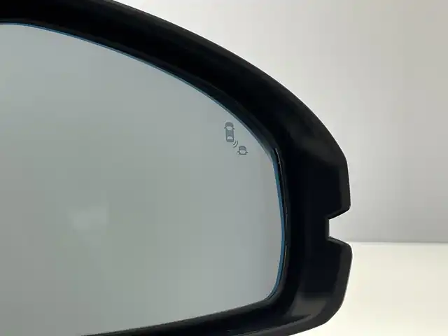 ホンダ ヴェゼル ハイブリッド e:HEV Z 愛知県 2021(令3)年 4万km パール 純正９型ディスプレイナビ　フルセグＴＶ　カープレ対応　バックカメラ　ワイヤレス充電　ＥＴＣ２．０　ＢＳＭ　電動パーキングブレーキ　ホンダセンシング　衝突軽減装置　追従クルコン　ハンドル支援　禁煙車/Honda SENSING/ブラインドスポットインフォメーション/ 後退出庫サポート/ Honda CONNECTディスプレー＋ETC2.0車載器＋ワイヤレス充電器/親水/ヒーテッドドアミラー＋熱線入りフロントウインドウ＋運転席助手席シートヒーター/ハンズフリーアクセスパワーテールゲート(予約クローズ機能付)/LEDシーケンシャルターンシグナルランプ/コンビシート/18インチアルミホイール