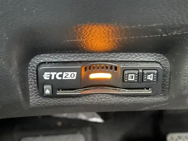 ホンダ ヴェゼル ハイブリッド e:HEV Z 愛知県 2021(令3)年 4万km パール 純正９型ディスプレイナビ　フルセグＴＶ　カープレ対応　バックカメラ　ワイヤレス充電　ＥＴＣ２．０　ＢＳＭ　電動パーキングブレーキ　ホンダセンシング　衝突軽減装置　追従クルコン　ハンドル支援　禁煙車/Honda SENSING/ブラインドスポットインフォメーション/ 後退出庫サポート/ Honda CONNECTディスプレー＋ETC2.0車載器＋ワイヤレス充電器/親水/ヒーテッドドアミラー＋熱線入りフロントウインドウ＋運転席助手席シートヒーター/ハンズフリーアクセスパワーテールゲート(予約クローズ機能付)/LEDシーケンシャルターンシグナルランプ/コンビシート/18インチアルミホイール