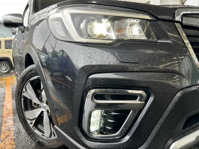 スバル フォレスター ハイブリッド アドバンス 道東・釧路十勝 2018(平30)年 13.2万km ダークグレーメタリック 4WD/純正メモリーナビ/  (DVD/CD/フルセグTV/Bluetooth)/バックカメラ/アイサイト/衝突軽減ブレーキ/レーンキープアシスト/レーダークルーズコントロール/シートヒーター(D/N/リア席)/パワーバックドア/パドルシフト/革巻きステアリング/ステアリングリモコン/横滑り防止装置/ビルトインETC/USBソケット/LEDヘッドライト/フォグライト/ドアバイザー/フロアマット/ラゲッジマット/社外レーダー/ウィンカーミラー/電動格納ミラー/ディーラー記録簿 R3/5/社外エンジンスターター/スマートキー/エンジンプッシュスタート/スペアキー/取扱説明書/保証書/ナビ取説/純正18インチアルミホイール/冬タイヤ積み込み/  ()////