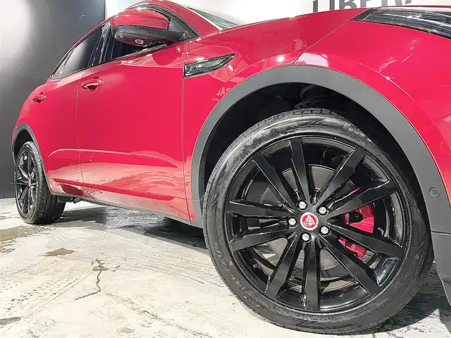 ジャガー Ｅペース R ダイナミックSE 300PS 道央・札幌 2018(平30)年 1.9万km 赤 パノラミックルーフ/ドライブパック/・ブラインドスポットアシスト/・アダプティブクルーズコントロール/・高速緊急ブレーキ/360°サラウンドカメラシステム/360°パークディスタンスコントロール/レーンキープアシスト/パークアシスト/リバーストラフィックディテクション/アクティブドライブライン/LEDヘッドライト/オートハイビームアシスト/パワーテールゲート/レザーシート/シートヒーター(D/N)/10.2インチTouchPro/MERIDIANプレミアムサウンド/AppleCarPlay/AndroidAuto/20インチアロイホイール(5スプリットスポーク グロスブラックフィニッシュ)