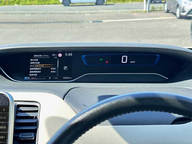 日産 セレナ e－パワー ハイウェイスター V 宮城県 2020(令2)年 5万km ブリリアントホワイトパール 2トーン オートデュアルエアコン&リヤヒーターダクト /＝＝＝/エマージェンシーブレーキ/車線逸脱警報（LDW）/車線逸脱防止支援システム（LDP）/後側方車両検知警報（BSW）/後側方衝突防止支援システム（BSI）/標識検知機能/コーナーセンサー/純正フリップダウンモニター/純正10インチナビ/・CD/DVD/・Bluetooth/・フルセグTV/バックカメラ/ビルトインETC/ドライブレコーダー/ハンズフリーパワースライドドア（両側）/革巻きステアリング/ステアリングスイッチ/LEDヘッドランプ/フォグランプ/オートライト/スマートキー＆プッシュスタート/電動格納ミラー/純正15インチAW/純正フロアマット/純正ドアバイザー/Wエアバッグ