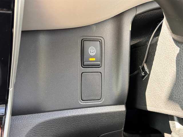 日産 セレナ e－パワー ハイウェイスター V 宮城県 2020(令2)年 5万km ブリリアントホワイトパール 2トーン オートデュアルエアコン&リヤヒーターダクト /＝＝＝/エマージェンシーブレーキ/車線逸脱警報（LDW）/車線逸脱防止支援システム（LDP）/後側方車両検知警報（BSW）/後側方衝突防止支援システム（BSI）/標識検知機能/コーナーセンサー/純正フリップダウンモニター/純正10インチナビ/・CD/DVD/・Bluetooth/・フルセグTV/バックカメラ/ビルトインETC/ドライブレコーダー/ハンズフリーパワースライドドア（両側）/革巻きステアリング/ステアリングスイッチ/LEDヘッドランプ/フォグランプ/オートライト/スマートキー＆プッシュスタート/電動格納ミラー/純正15インチAW/純正フロアマット/純正ドアバイザー/Wエアバッグ