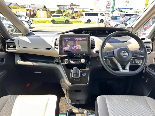 日産 セレナ e－パワー ハイウェイスター V 宮城県 2020(令2)年 5万km ブリリアントホワイトパール 2トーン オートデュアルエアコン&リヤヒーターダクト /＝＝＝/エマージェンシーブレーキ/車線逸脱警報（LDW）/車線逸脱防止支援システム（LDP）/後側方車両検知警報（BSW）/後側方衝突防止支援システム（BSI）/標識検知機能/コーナーセンサー/純正フリップダウンモニター/純正10インチナビ/・CD/DVD/・Bluetooth/・フルセグTV/バックカメラ/ビルトインETC/ドライブレコーダー/ハンズフリーパワースライドドア（両側）/革巻きステアリング/ステアリングスイッチ/LEDヘッドランプ/フォグランプ/オートライト/スマートキー＆プッシュスタート/電動格納ミラー/純正15インチAW/純正フロアマット/純正ドアバイザー/Wエアバッグ