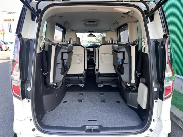日産 セレナ e－パワー ハイウェイスター V 宮城県 2020(令2)年 5万km ブリリアントホワイトパール 2トーン オートデュアルエアコン&リヤヒーターダクト /＝＝＝/エマージェンシーブレーキ/車線逸脱警報（LDW）/車線逸脱防止支援システム（LDP）/後側方車両検知警報（BSW）/後側方衝突防止支援システム（BSI）/標識検知機能/コーナーセンサー/純正フリップダウンモニター/純正10インチナビ/・CD/DVD/・Bluetooth/・フルセグTV/バックカメラ/ビルトインETC/ドライブレコーダー/ハンズフリーパワースライドドア（両側）/革巻きステアリング/ステアリングスイッチ/LEDヘッドランプ/フォグランプ/オートライト/スマートキー＆プッシュスタート/電動格納ミラー/純正15インチAW/純正フロアマット/純正ドアバイザー/Wエアバッグ