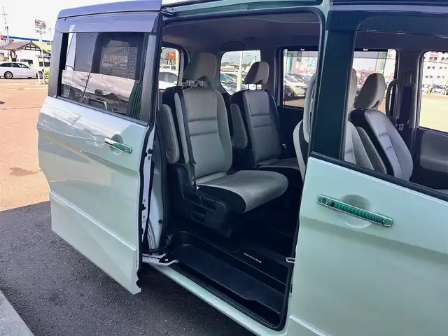 日産 セレナ e－パワー ハイウェイスター V 宮城県 2020(令2)年 5万km ブリリアントホワイトパール 2トーン オートデュアルエアコン&リヤヒーターダクト /＝＝＝/エマージェンシーブレーキ/車線逸脱警報（LDW）/車線逸脱防止支援システム（LDP）/後側方車両検知警報（BSW）/後側方衝突防止支援システム（BSI）/標識検知機能/コーナーセンサー/純正フリップダウンモニター/純正10インチナビ/・CD/DVD/・Bluetooth/・フルセグTV/バックカメラ/ビルトインETC/ドライブレコーダー/ハンズフリーパワースライドドア（両側）/革巻きステアリング/ステアリングスイッチ/LEDヘッドランプ/フォグランプ/オートライト/スマートキー＆プッシュスタート/電動格納ミラー/純正15インチAW/純正フロアマット/純正ドアバイザー/Wエアバッグ
