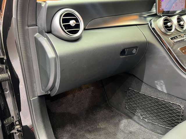 メルセデス・ベンツ Ｃ２２０ｄ ステーションワゴン アバンギャルドAMGライン 千葉県 2018(平30)年 4.9万km オブシディアンブラック レザーＥＸＣ　/１オーナー　/純正ナビ　/バックカメラ　/ＡＣＣ　/ＨＵＤ　/Ｂｕｒｍｅｓｔｅｒサウンド　/黒革　/シートヒーター　/パワーシート　/ＬＥＤヘッドライト　/ハイビームアシスト　/電動リアゲート　/エアサス
